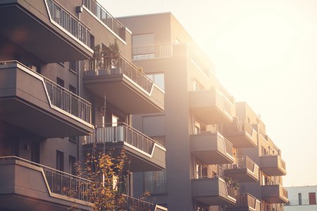 Spolkové domy v Česku mají zpoždění, rýsuje se však jedna vlaštovka